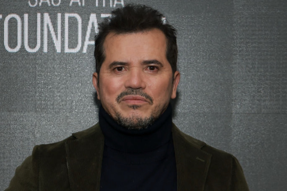 john-leguizamo-felt-humiliated-starring-opposite-harrison-ford-in-an-early-role