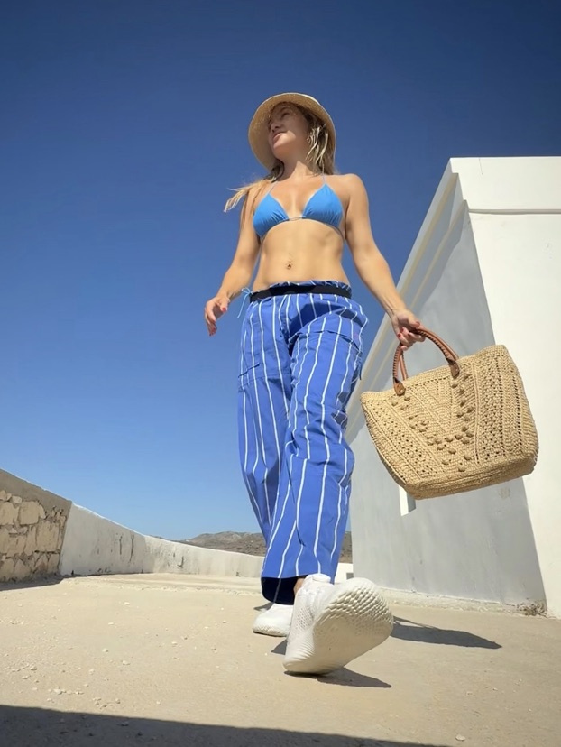 kate-hudson-rocks-bold-two-piece-in-new-photos-so-long-sweet-summer