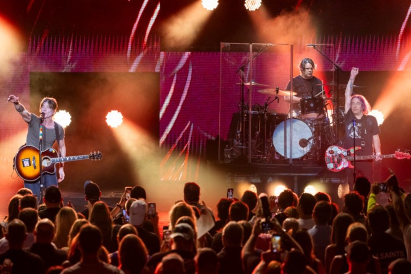 major-90s-rock-band-cancels-concert-due-to-fires