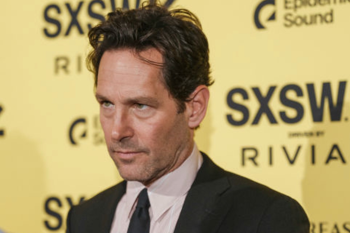 paul-rudd-shown-being-loaded-into-ambulance-after-allegedly-suffering-burn-but-heres-the-truth
