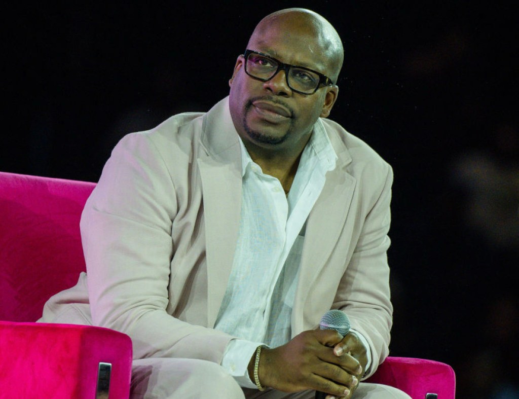 popular-relationship-podcaster-reveals-engagement