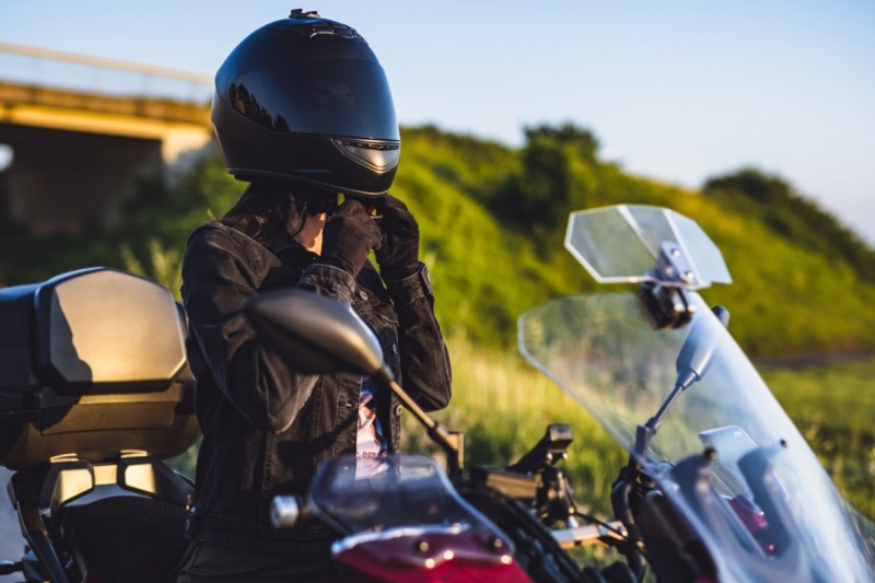 pregnant-actress-sparks-concern-after-taking-124-mile-motorcycle-ride
