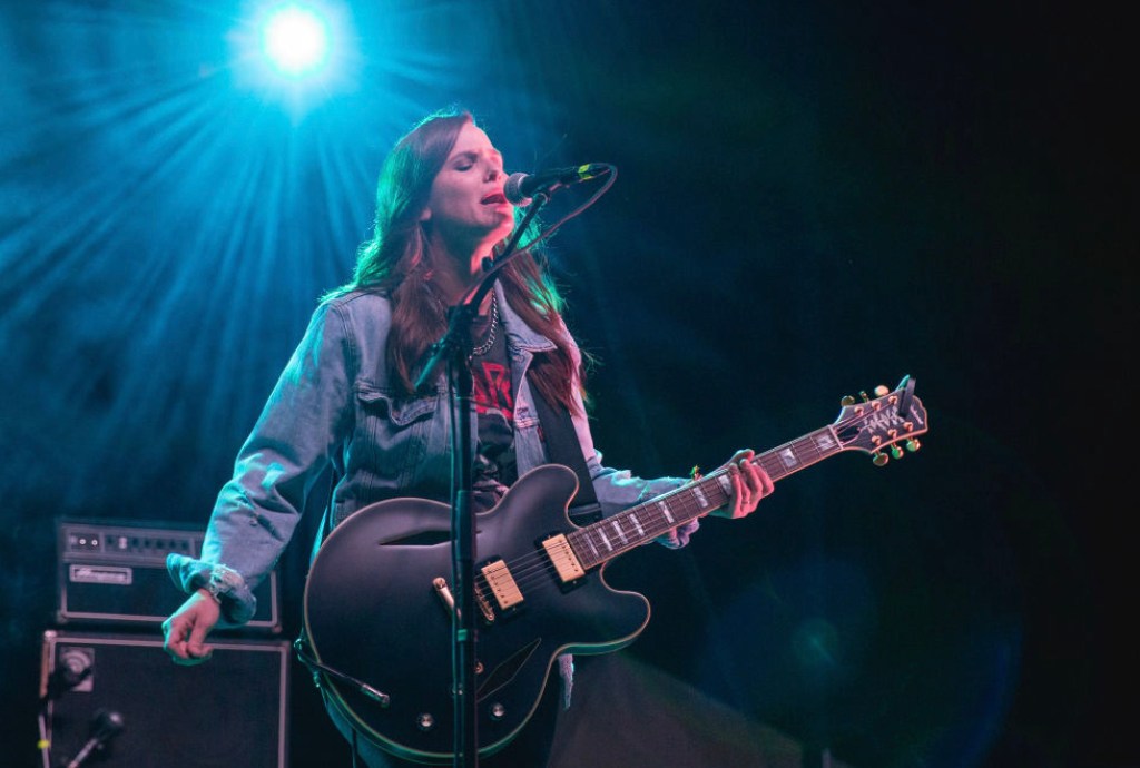 rock-musician-calls-out-major-airline-for-destroying-her-guitar.