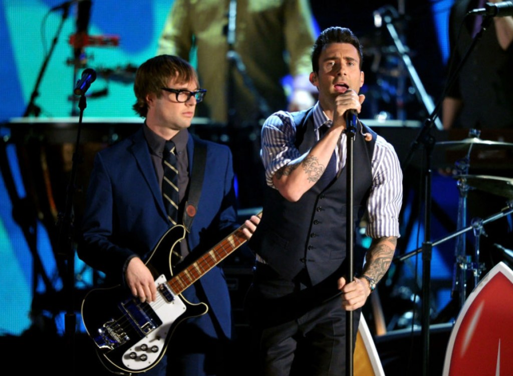 rock-stars-wife-files-for-divorce-amid-abuse-and-teen-texting-allegations