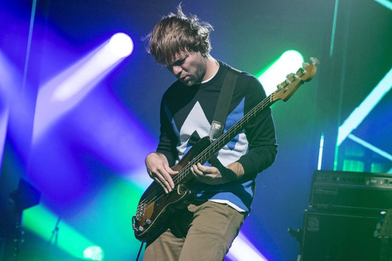 rock-stars-wife-files-for-divorce-amid-abuse-and-teen-texting-allegations