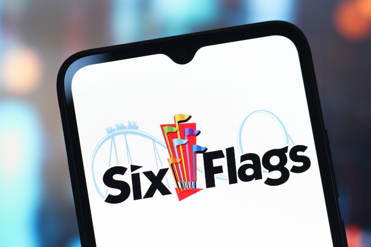 six-flags-entertainment-ceo-resigns-amid-theme-parks-layoffs-and-closures