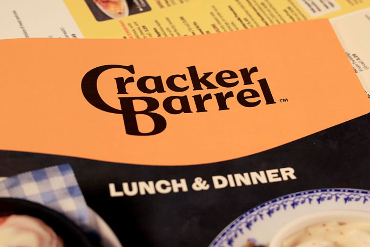steak-n-shake-grills-cracker-barrel-for-dropping-old-timer-from-logo