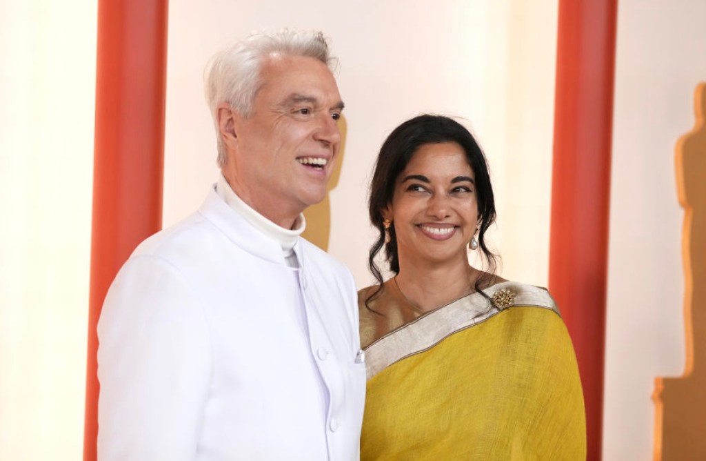 talking-heads-david-byrne-reveals-hes-engaged-grins