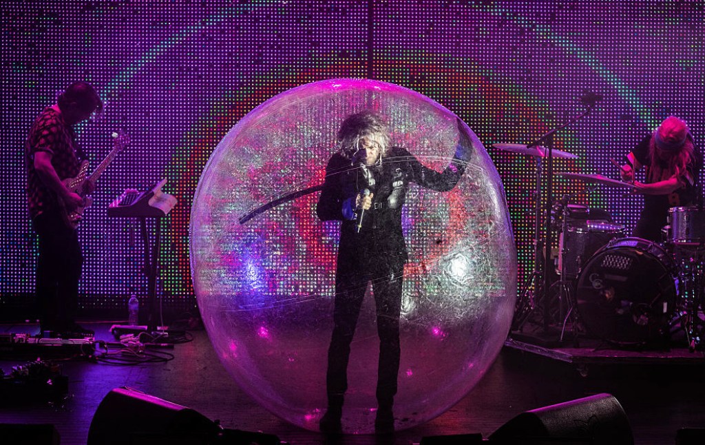 the-flaming-lips-back-out-of-concert-due-to-family-emergency