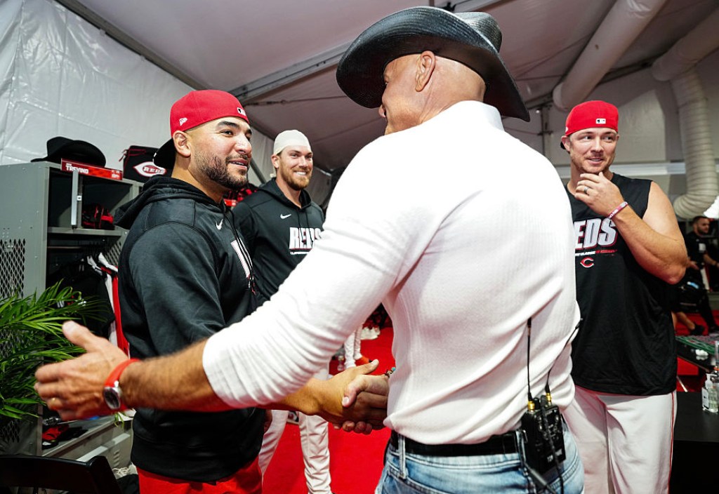 tim-mcgraw-just-shaved-his-head