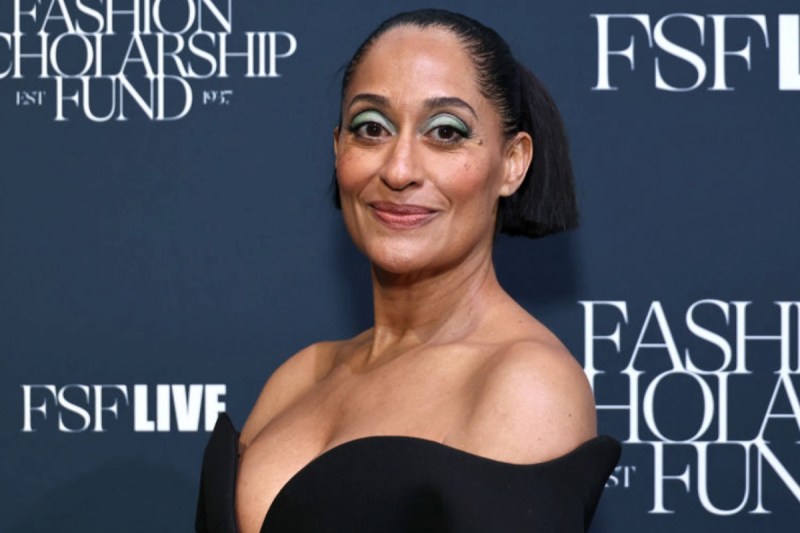 tracee-ellis-ross-flaunts-curves-in-tiny-black-two-piece