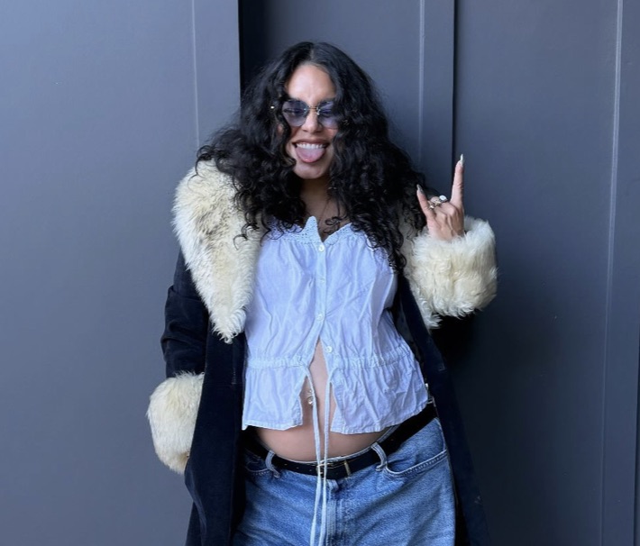 vanessa-hudgens-shares-baby-bump-photos-while-heading-to-edm-concert