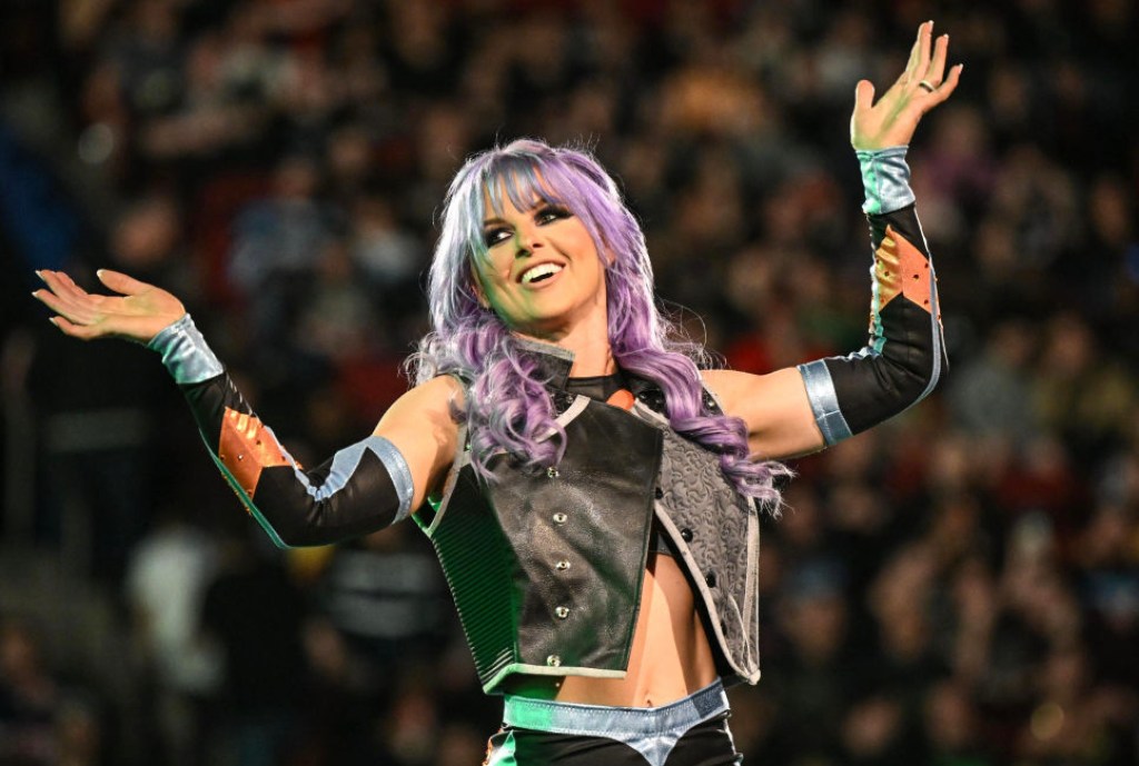 wwe-superstar-reveals-serious-bruise-after-falling-from-ladder