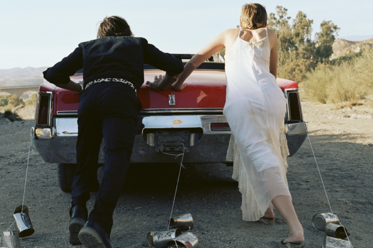 a-beloved-comedian-couple-wed-over-the-summer