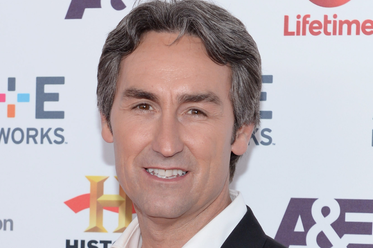 american-pickers-star-mike-wolfe-remains-by-hospitalized-girlfriends-side-following-terrifying-car-crash