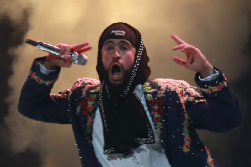 bad-bunny-seemingly-injures-himself-while-dancing-during-puerto-rico-concert