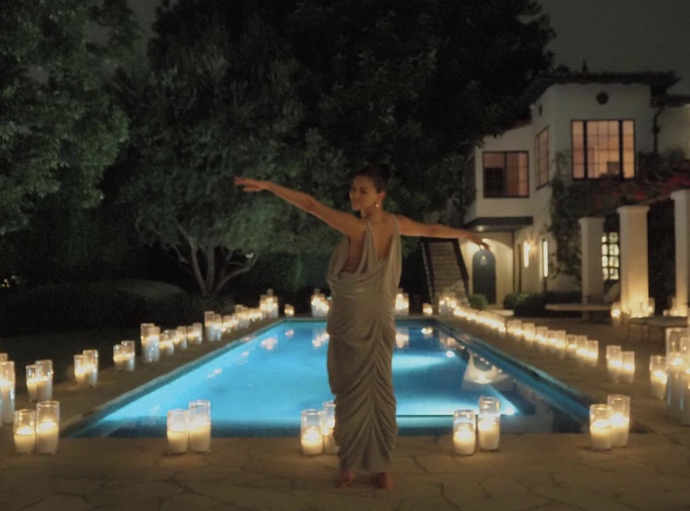 benny-blanco-kisses-selena-gomez-on-emmys-red-carpet-as-wedding-date-nears