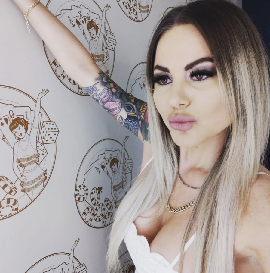 contestant-on-bret-michaels-rock-of-love-dies-suddenly-kelsey-bateman-was-39