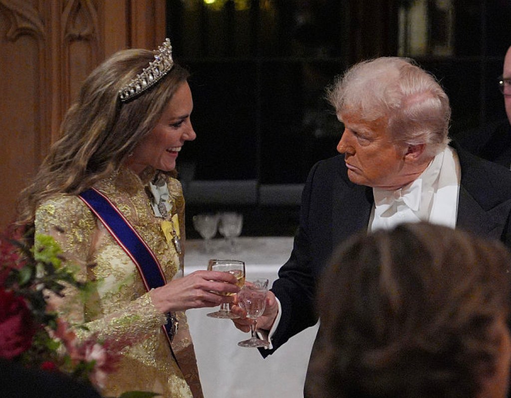 kate-middletons-tiara-game-is-hair-to-impress-at-state-banquet-toast.