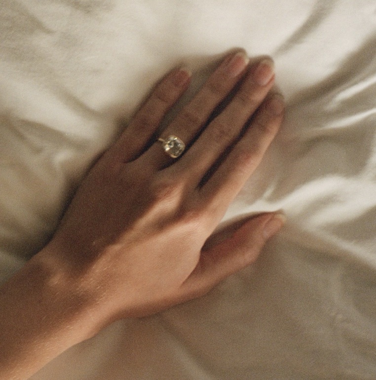 liam-hemsworth-and-model-confirm-engagement-with-huge-diamond-ring