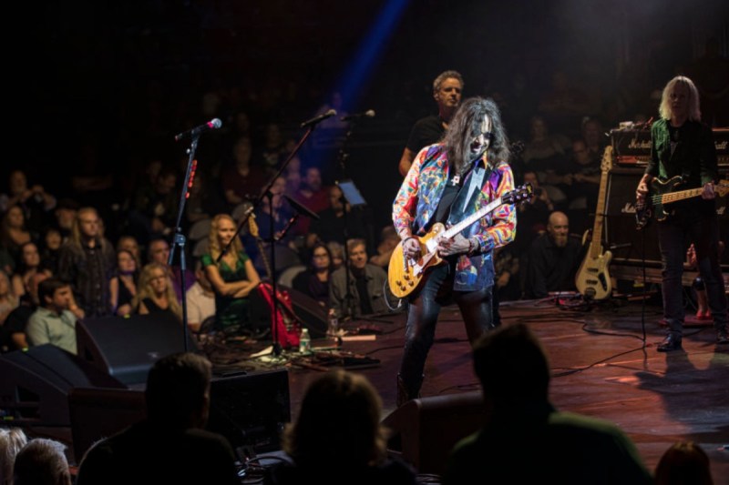 major-classic-rock-legend-hospitalized-after-fall