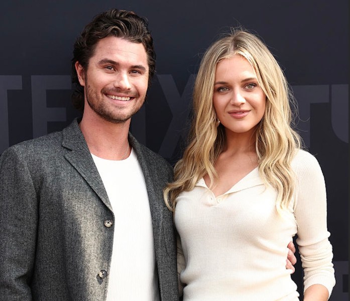 Major Country Singer and Netflix Star End Their Relationship
