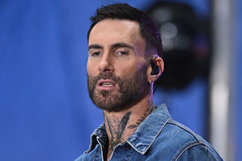 maroon-5-singer-adam-levine-suddenly-falls-ill