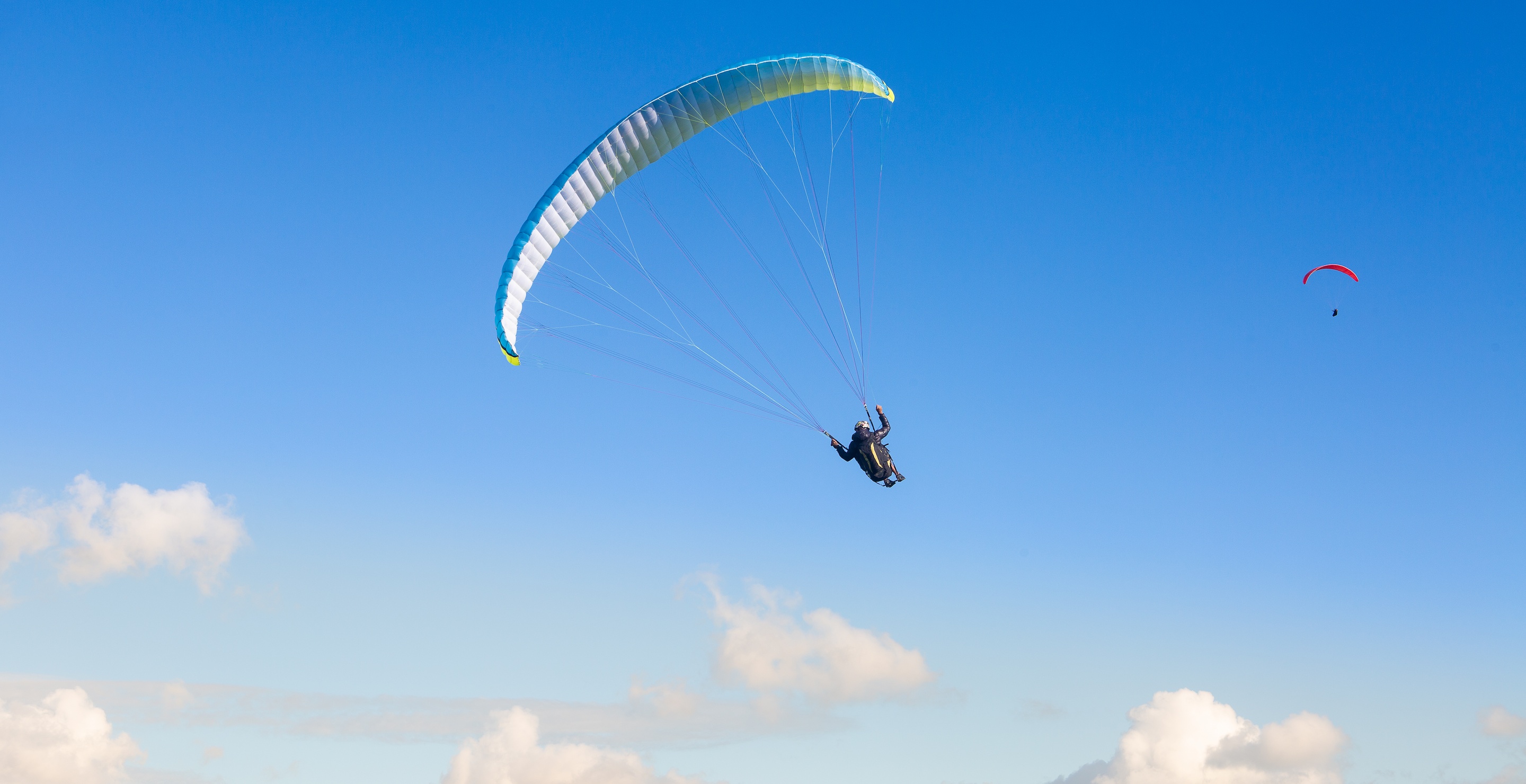 Paraglider Almost Dies After Getting Tangled Up With Balloon