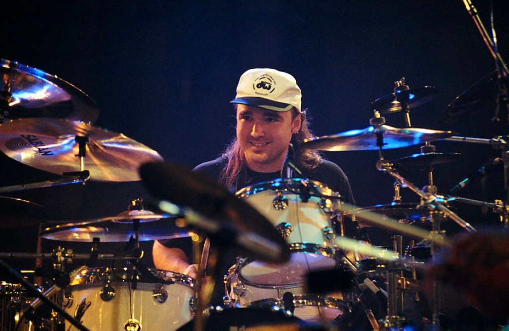 pearl-jam-rocker-takes-shot-at-former-bandmates