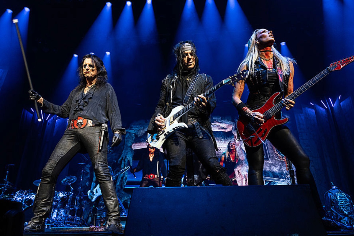 rock-icons-outdoor-concert-postponed-after-storm-rolls-through