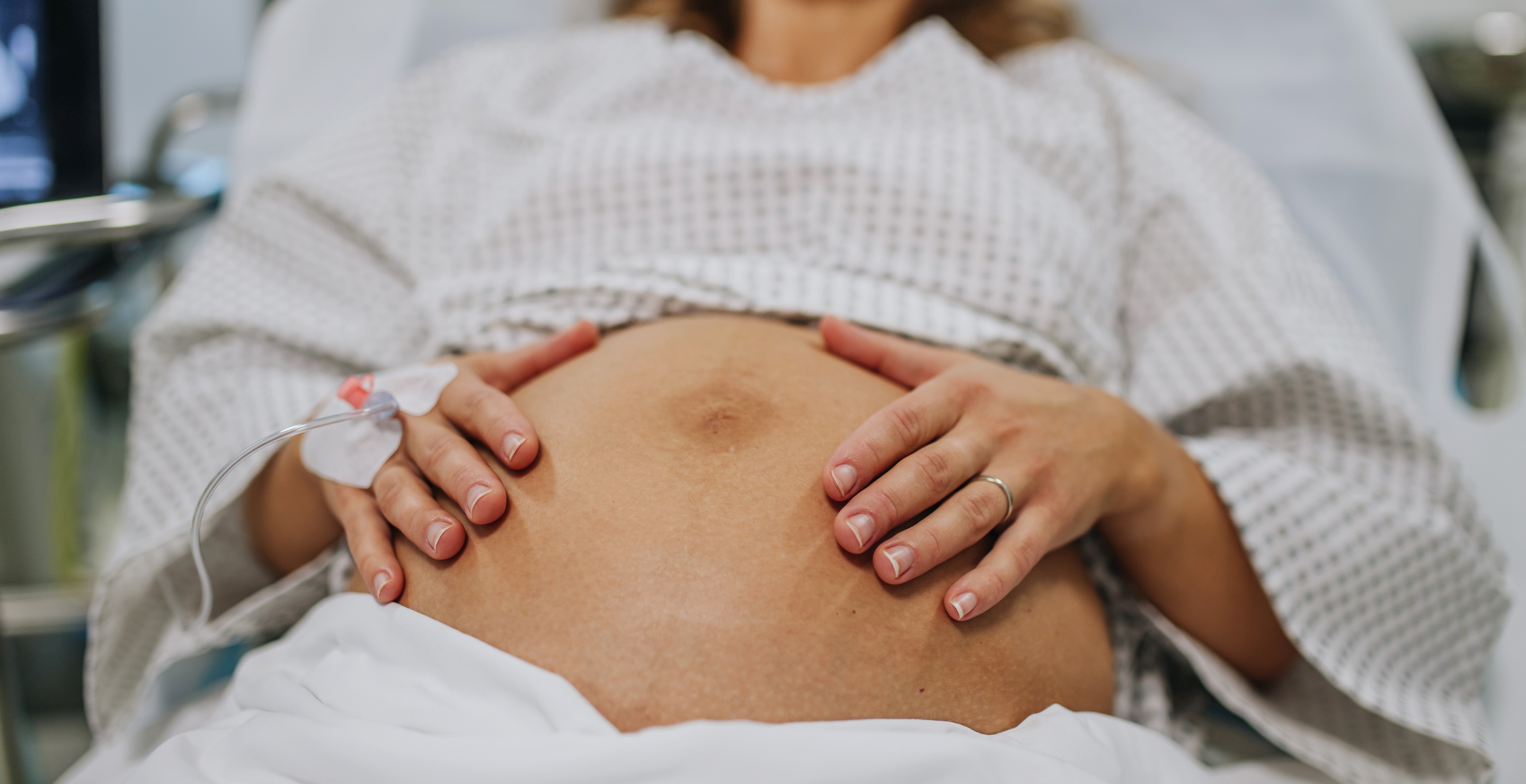 Tennessee Mom Pregnant With Twins Jumps From Second Floor To Escape Fire