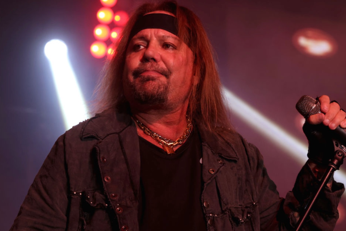 vince-neil-reveals-he-suffered-a-stroke-delays-motley-crue-residency