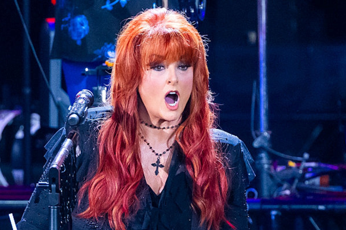 wynonna-judd-says-she-forgot-the-words-to-song-in-awkward-concert-moment