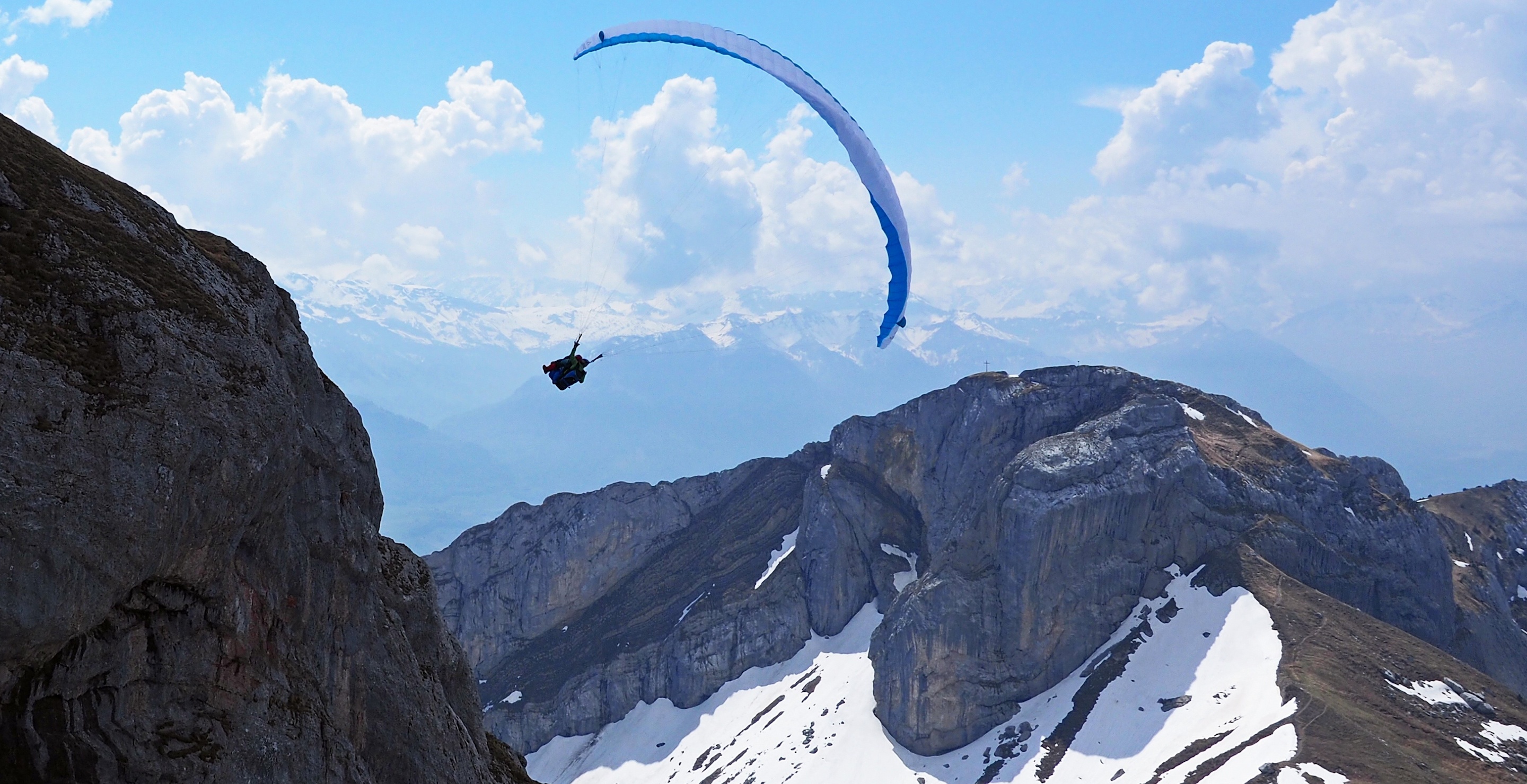 2 Dead After Hang Glider Crashes Moments After Launch