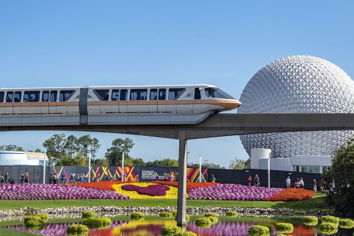 5-car-pile-up-shuts-down-disney-worlds-epcot-center-drive