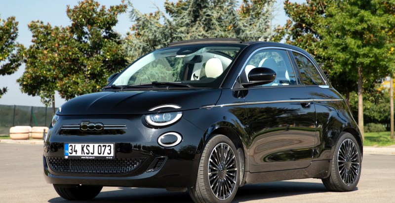 60-Year-Old Woman Choked To Death By Her Electric Car Window After Accidentally Closing It