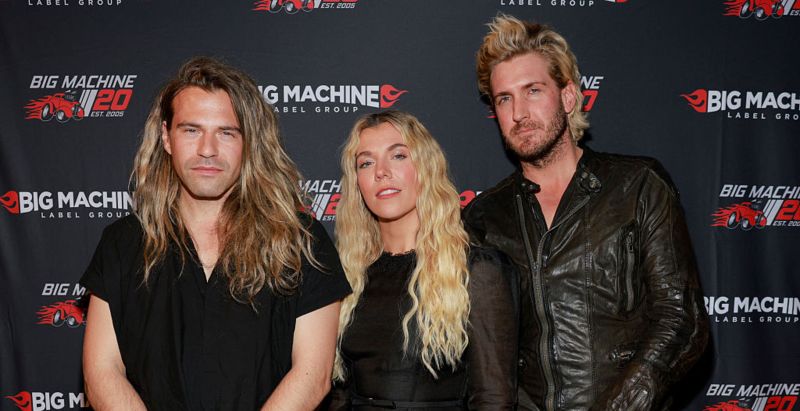 Country Music Star Quits Band After 20 Years