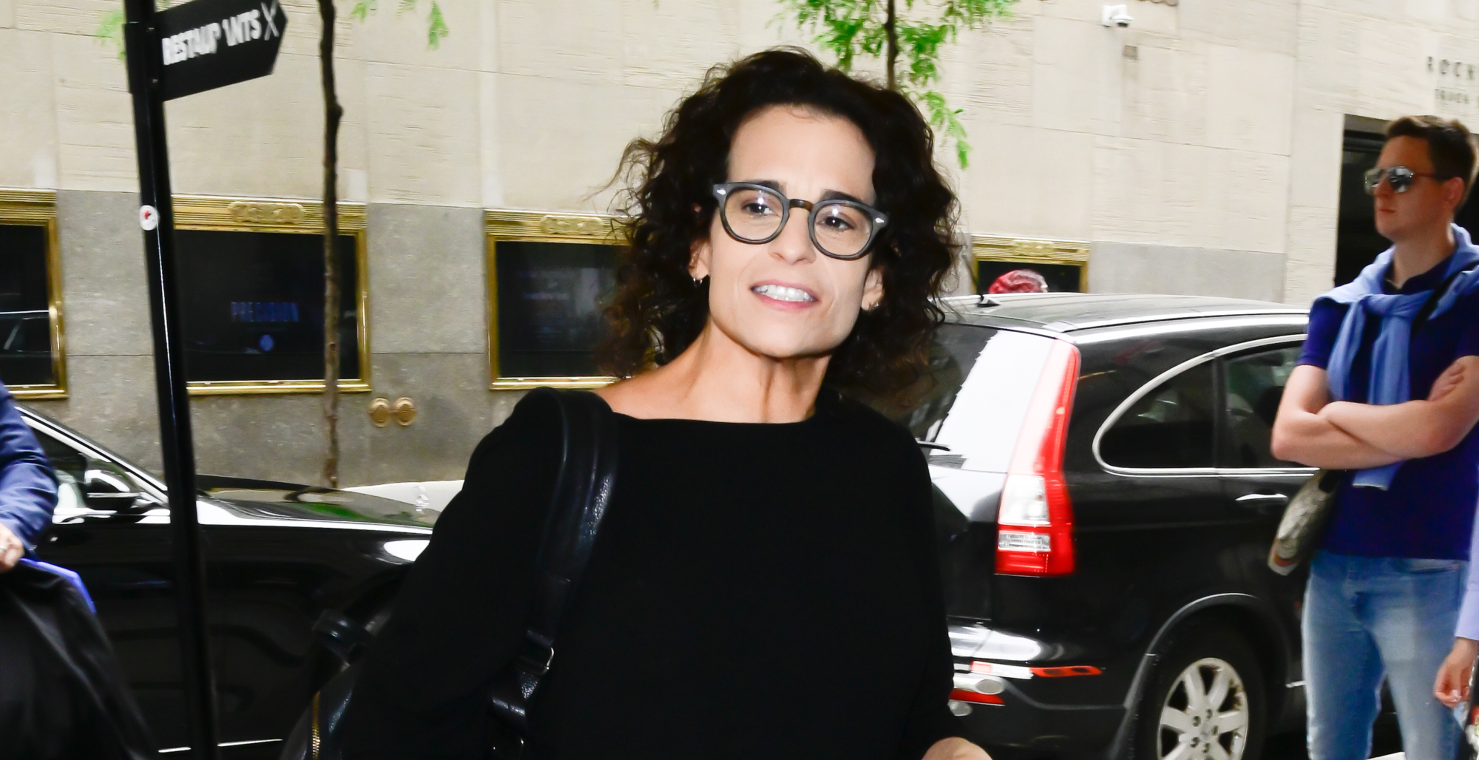 Lesbian Stand-Up Comic Is Deeply Sorry For Performing At The Saudi Arabian Comedy Festival; Donates Money To Charity