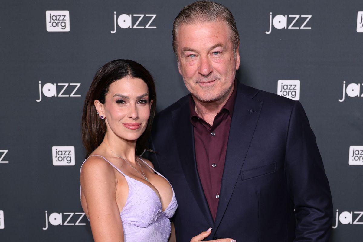 alec-baldwins-wife-addresses-rumors-about-their-marriage-after-being-spotted-without-wedding-ring