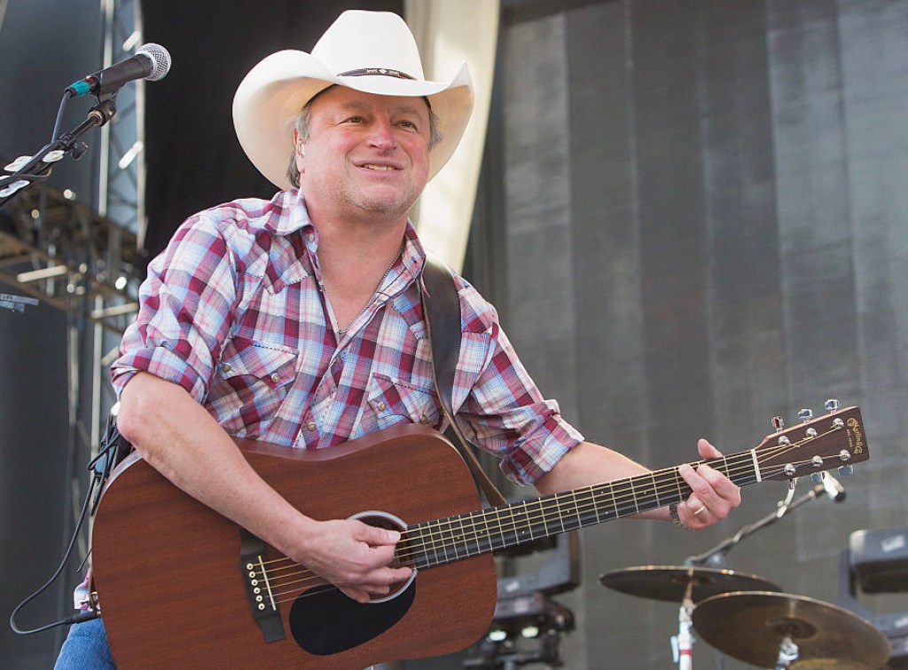 country-music-singer-cancels-upcoming-concert-after-being-hospitalized