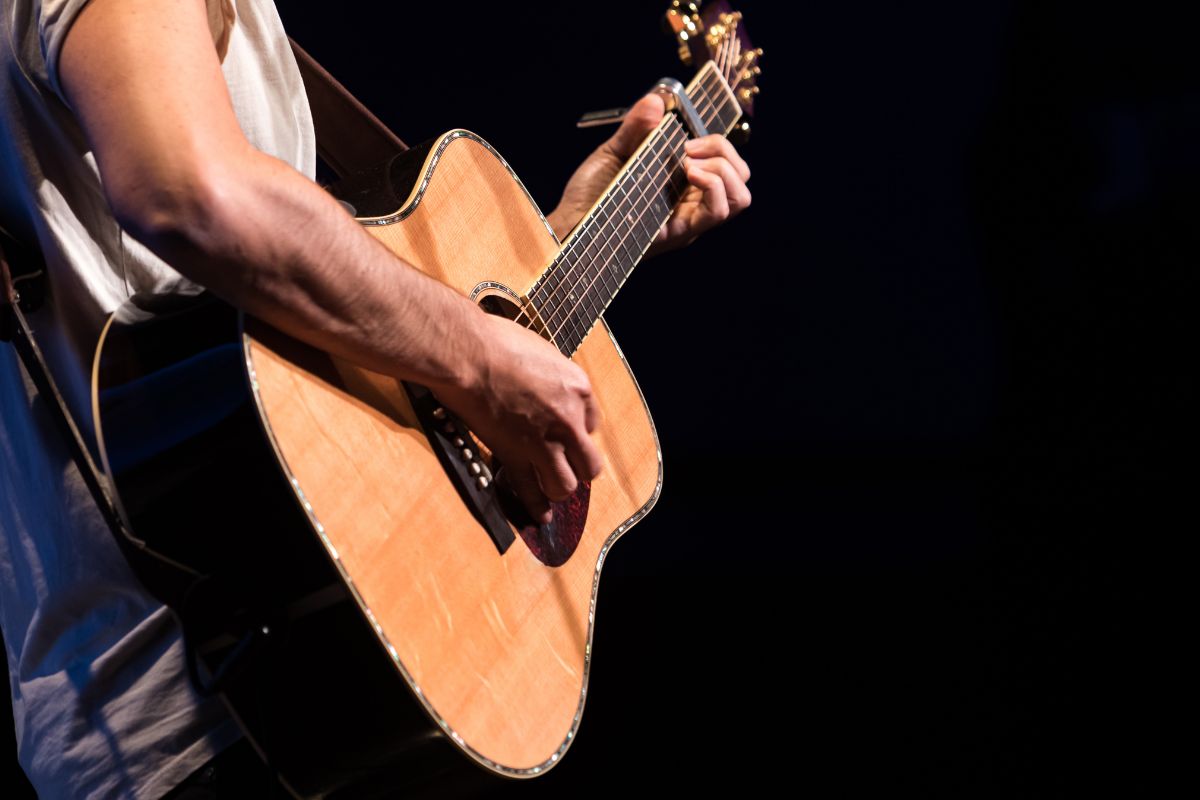 country-music-star-condemns-ice-raids-in-new-political-song