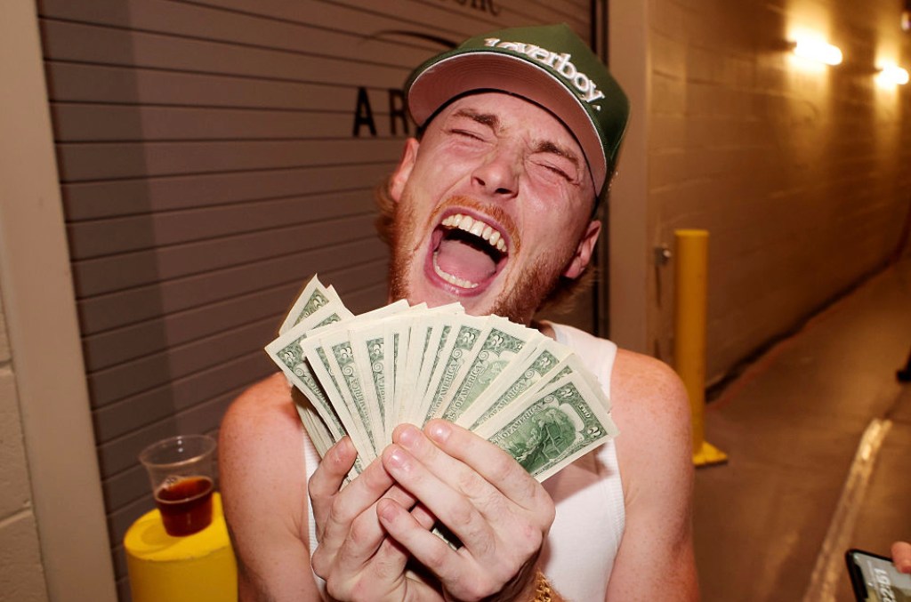 country-music-star-undergoes-big-dental-procedure-reveals-new-look