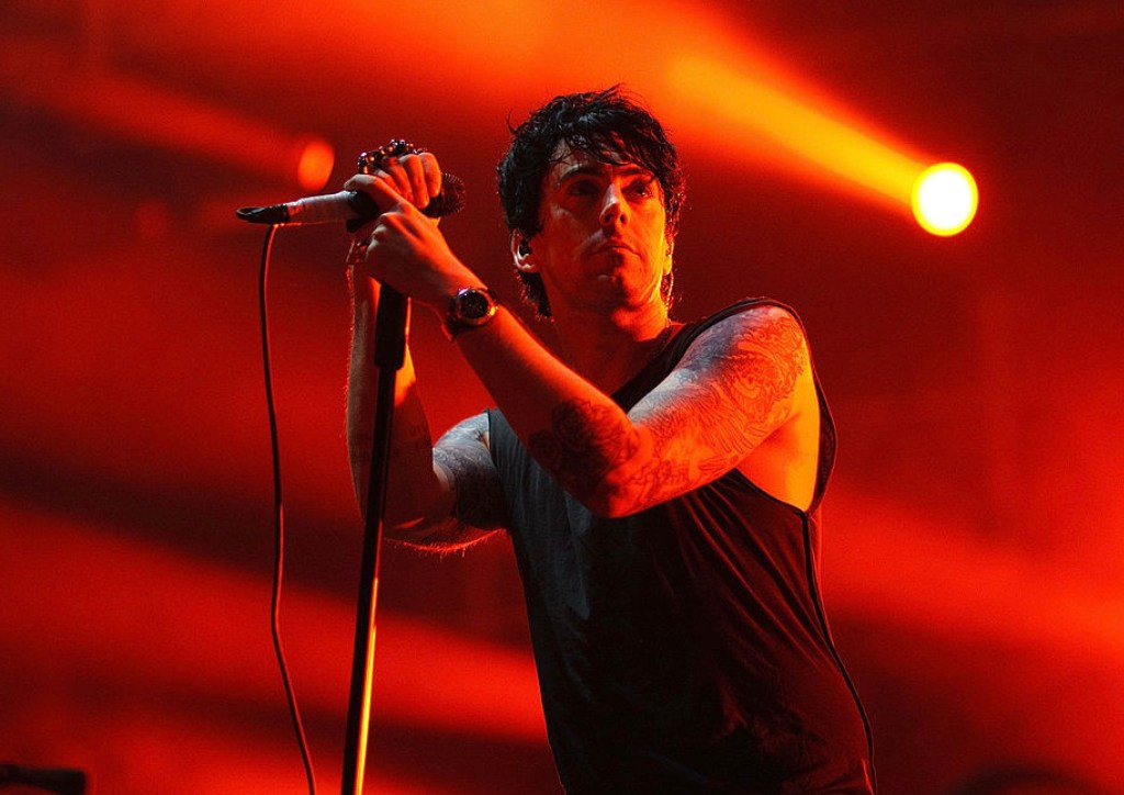 disgraced-rock-singer-dies-in-prison-attack