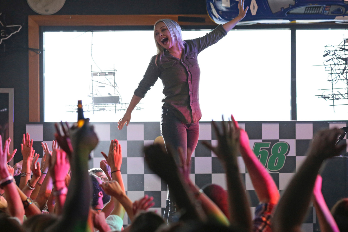 hayden-panettiere-weighs-in-on-rebooting-nashville