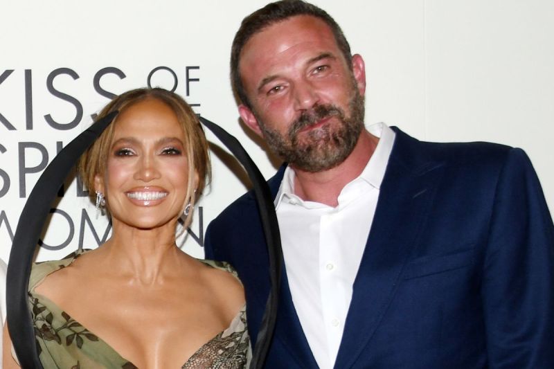 jennifer-lopez-reunites-with-ex-ben-affleck-for-kiss-of-the-spider-woman-premiere