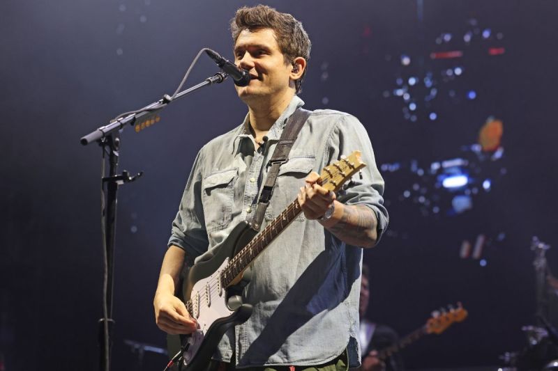 john-mayer-is-dating-an-influencer-but-its-not-serious-yet