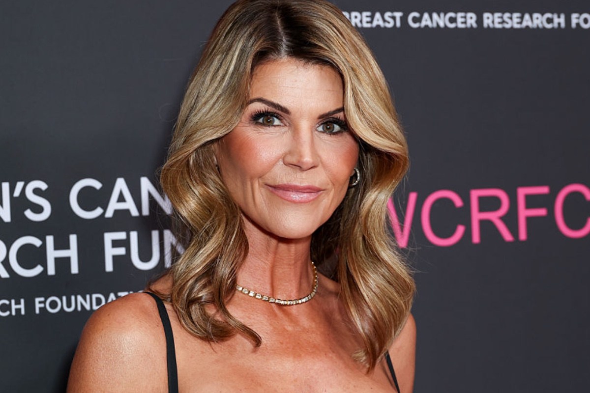 Lori Loughlin to Divorce Husband 7 Years After Their Big Scandal