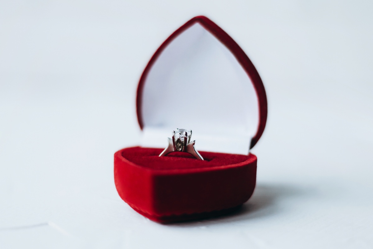 major-9-1-1-and-american-horror-story-actress-reveals-engagement