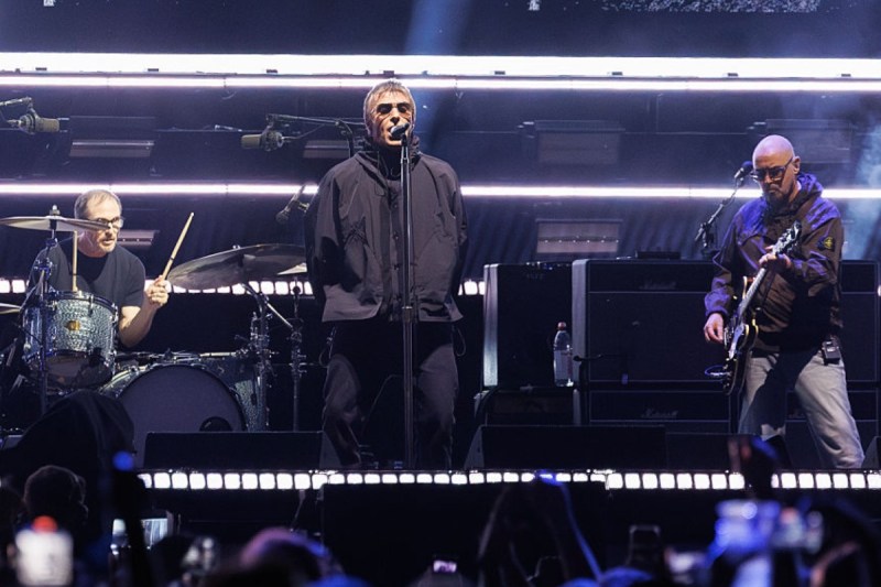 oasis-guitarist-steps-away-from-world-tour-after-revealing-devastating-health-diagnosis