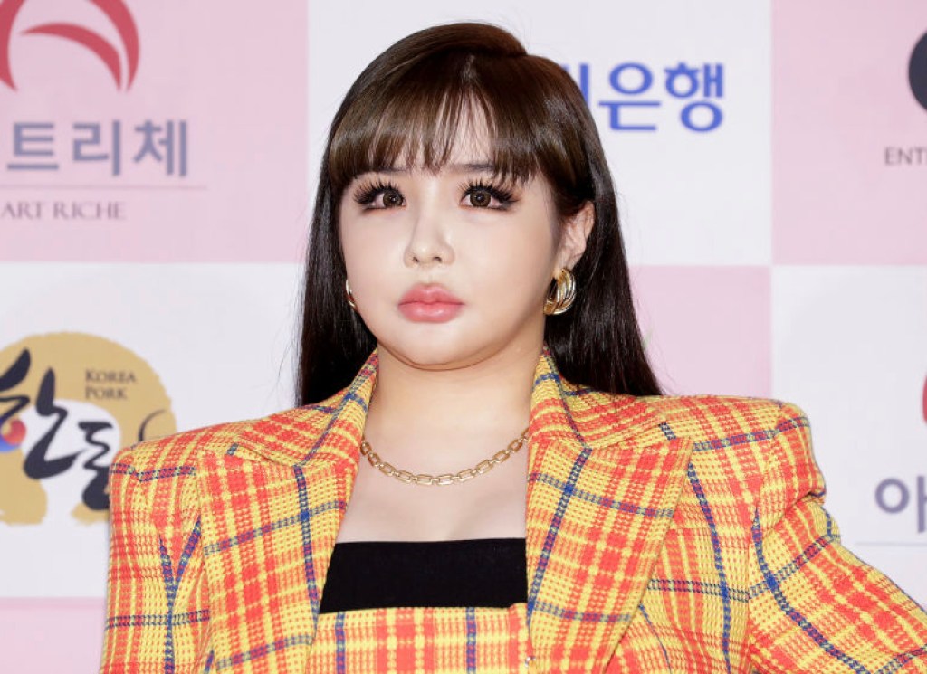 pop-star-says-shes-filing-4-5-quadrillion-lawsuit.